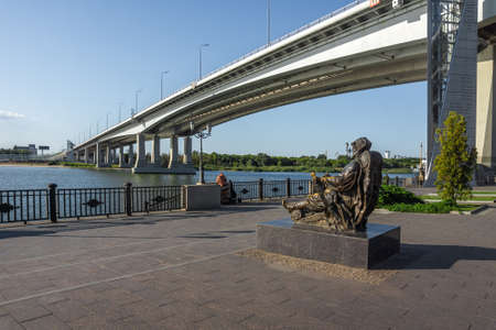 ROSTOV-ON-DON, RUSSIA - SEPTEMBER 7, 2021: Sculpture Don-Batushka and Voroshilovsky Bridge. Embankment of the city of Rostov-on-Donのeditorial素材