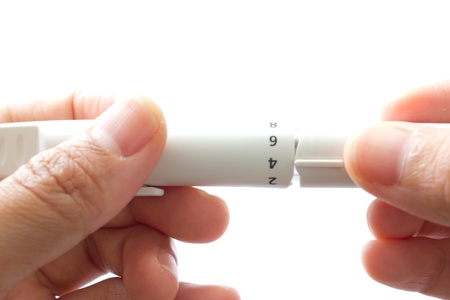 Two hands setting up an insulin penの写真素材