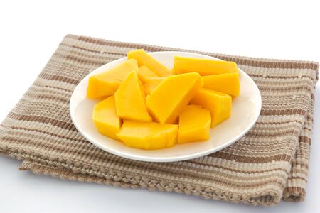 Mango slices in plate isolated on white backgroundの写真素材