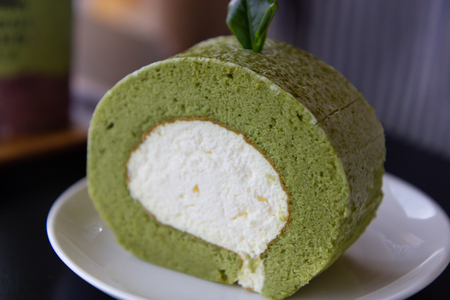 Green tea roll cake in plateの写真素材