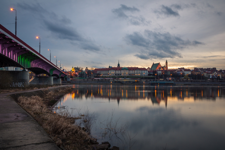 Royal castle and old town over the Vistula river in Warsaw, Polandのeditorial素材
