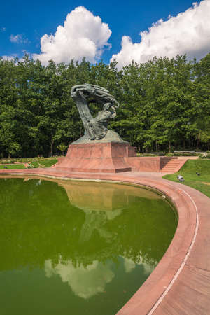 Frederic Chopin monument in Lazienki Park in Warsaw, Polandのeditorial素材