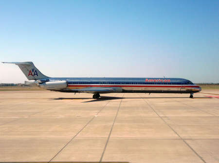 American Airlines Boeing 737 ready for take-offのeditorial素材