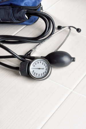 Medical device sphygmomanometer for measuring blood pressure