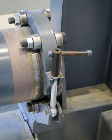 A shaft is temporarily supported in a hinged bearing.