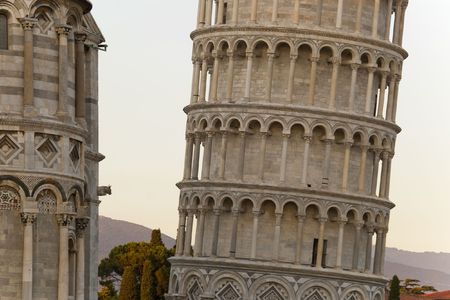 detail pisa leaning tower in itay, against church building, horizontal frameの写真素材