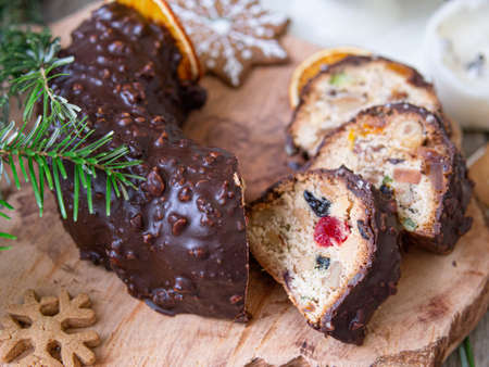 Christmas fruit cake, pudding on wooden plate with ginger cookies and chokolate-nut glaze. Copy space. Close upの写真素材