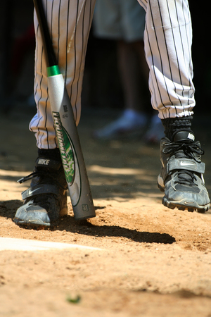 NEW YORK - JULY 13: Unidentified amateur baseball player in
the baseball field in Central Park, New York at July 13, 2008. Central Park 
has 26 ballfields on which to play softball and baseballのeditorial素材