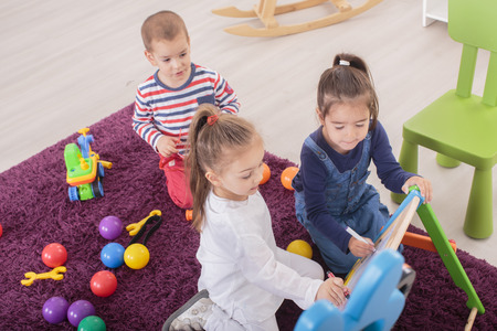 Kids playing in the roomの写真素材
