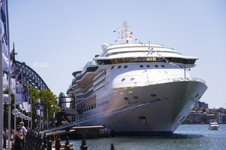 SYDNEY, AUSTRALIA - FEBRUARY 12, 2015: Cruier in the Sydney port. With more than 2.7 million international visitors, Sydney is 42nd most visited city in the worldのeditorial素材