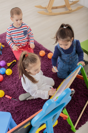 Kids playing in the roomの写真素材