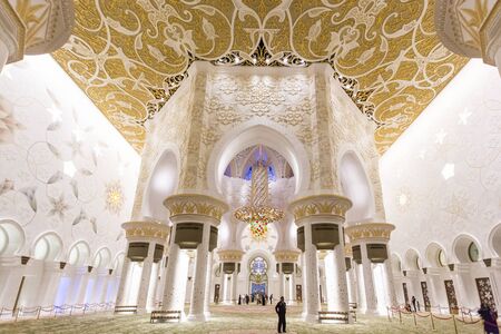 ABU DHABI, UAE - MAY 4, 2015: Unidentified people at Sheikh Zayed Mosque in Abu Dhabi. Mosque was designed by Yusef Abdelki and opened at 2007.のeditorial素材