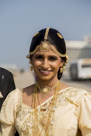 COLOMBO, SRI LANKA - JANUARY 18, 2014: Unidentified bride at the street of Colombo. Typically, Sri Lankans marry later than people in other Asian countries. average age of marriage is 25 years old.のeditorial素材