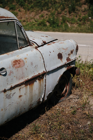 Closeup detail of the old rusty abandoned carの写真素材