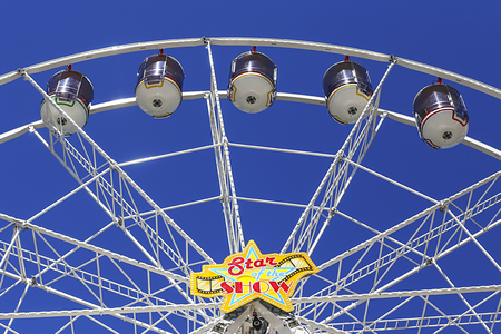 SYDNEY, AUSTRALIA - NOVEMBER 25, 2016: Detail of the Star of the Show ferris wheel in Sydney. It is a 32m high wfeel with rotating gondolas.の写真素材