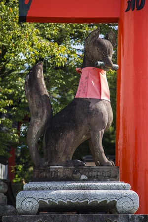 Fox statue in Fushimi Inari shrine in Kyoto, Japanのeditorial素材