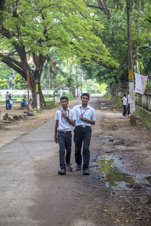 KERALA, INDIA - OCTOBER 17, 2015: Unindetified boys at backwaters in Kerala, India. The backwaters are an extensive network of 41 west flowing interlocking rivers, lakes and canals that center around Alleppey, Kumarakom and Punnamada.のeditorial素材