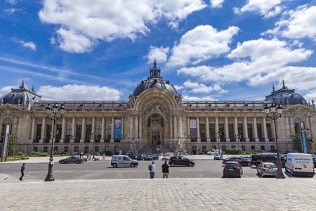 PARIS, FRANCE - JUNE 16, 2017: Unidentified people by Petit Palaise in Paris, France. Petit Palais was built for the 1900 Exposition Universelle.のeditorial素材