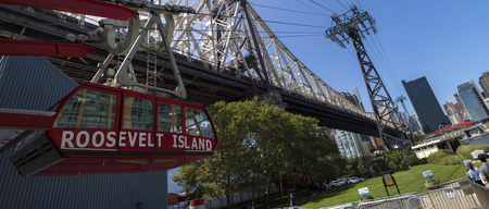 NEW YORK, USA - AUGUST 30, 2017: Detail of Roosevelt Island Tramway in New York. It  is the first commuter aerial tramway in North America, opened in 1976のeditorial素材