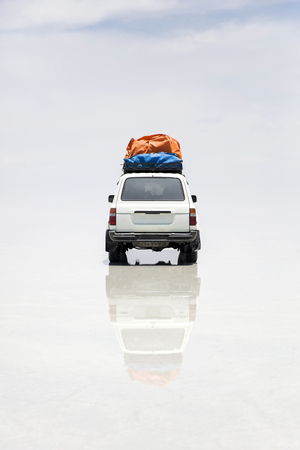 Terrain vehicle at Salar de uyuni salt flat in Boliviaの写真素材