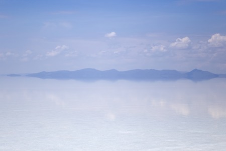 View at Salar de uyuni salt flat in Boliviaの写真素材