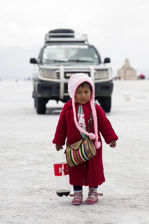 SALAR DE UYUNI, BOLIVIA - JANUARY 13, 2018: Unidentified little girl at Salar de uyuni in Bolivia.のeditorial素材