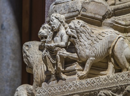 Closeup detail from the facade of Saint Trophime church in Arles, Franceの写真素材