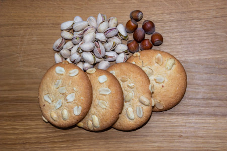 ookies with peanuts hazelnuts, pistachios in shell, hazelnuts, popular dessert, daylight, close-up, food, vitamins, home cooking,の写真素材