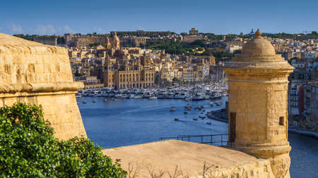 VALLETTA, MALTA - NOVEMBER 12, 2018 - Panoramic view of the Grand Harbor Tricity bay, Birgu and Senglea islands with ships and boats in the portのeditorial素材