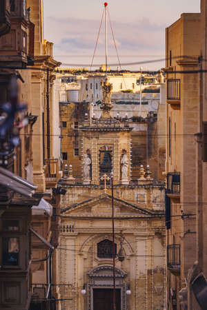 VALLETTA, MALTA - NOVEMBER 12, 2018 - Hilly ancient streets of the cityのeditorial素材