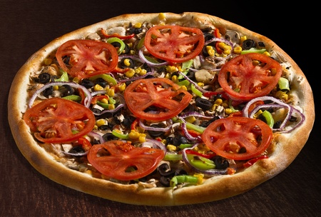 Vegetarian pizza with tomatoes, bell pepper, corn, olives, mushrooms and onion - isolatedの写真素材
