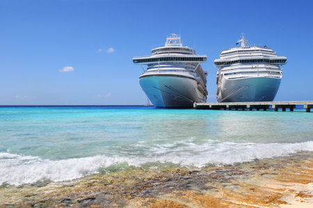Cruise ships docked in Caicos Island, West British Indiesの写真素材