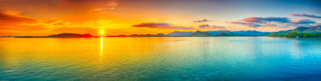 Sunrise over the sea.  Panoramaの写真素材