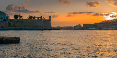 Valletta seafront skyline view seen from Birgu shoreline at dusk, Maltaの写真素材