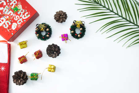 Christmas banner white theme, decorate with present box, pinecone, stocking, wreath, for christmas card, poster.の写真素材