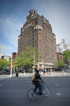 NWE YORK - MAY 17, 2015.: Historic Greenwich Village Neighborhood of Manhattan, New York City. Cyclist crossing 6th avenue (Avenue of the Americans) and Greenwich Avenue.のeditorial素材