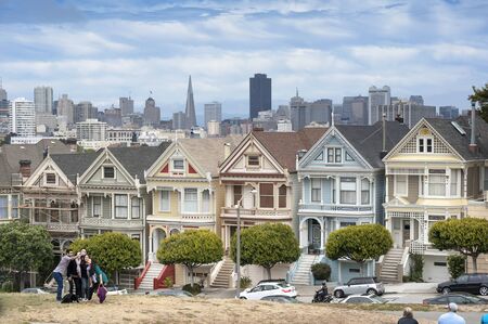 SAN FRANCISCO, USA -  MAY, 2015: Painted Ladies in San Francisco on May 31th, 2015. It is the row of Victorian houses across Alamo Square park.のeditorial素材