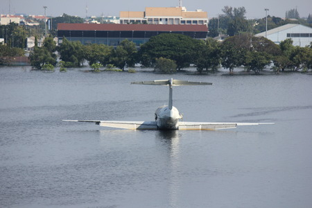 Flooded plane in Don Mueang International Airport 2011のeditorial素材