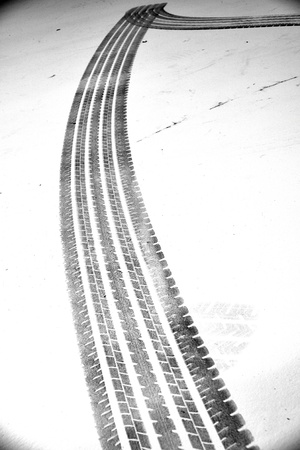 Grunge black tire track on white backgroundの写真素材