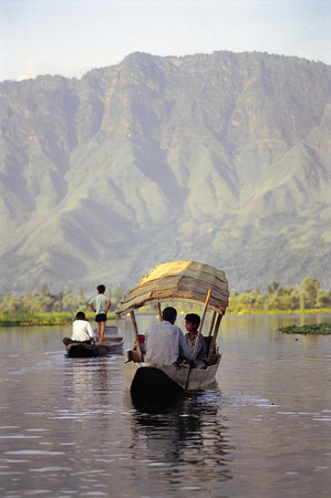 Srinagar, Lake Dal, Jammu and Kashmir, India - November 11, 2001: People preparing fishing in their shikara boats on the Lake Daleのeditorial素材