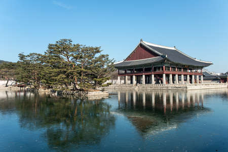 Seoul, Korean traditional architecture, sky, asian roofのeditorial素材