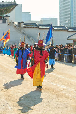 Seoul, South Korea - January 17, 2019: January 17, 2019 dressed in traditional costumes from Gwanghwamun gate of Gyeongbokgung Palace Guards. Korean traditional eventsのeditorial素材