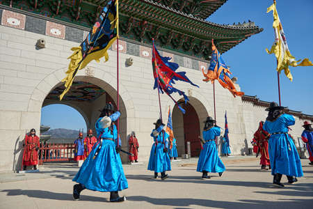 Seoul, South Korea - January 17, 2019: January 17, 2019 dressed in traditional costumes from Gwanghwamun gate of Gyeongbokgung Palace Guards. Korean traditional eventsのeditorial素材