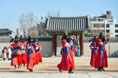 Seoul, South Korea - January 17, 2019: January 17, 2019 dressed in traditional costumes from Gwanghwamun gate of Gyeongbokgung Palace Guards. Korean traditional eventsのeditorial素材