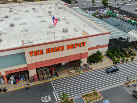 Aerial view of The Home Depot store and parking lot in San Diego, California, USA. Home Depot is the largest home improvement retailer and construction service in the US. March, 06th 2020のeditorial素材