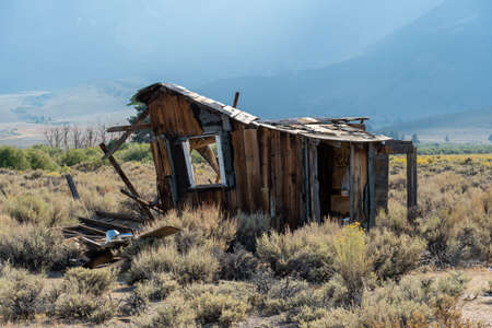Abandoned house camper trailer in the middle of the desert in Californias Mojave desert, near Ridgecrest.の写真素材