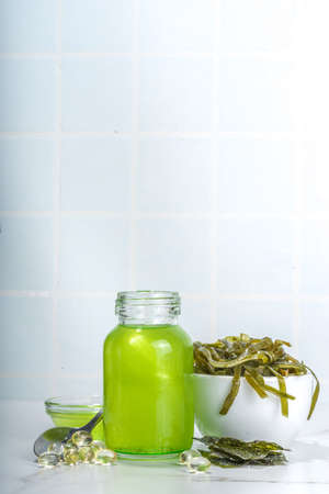 Algae based Oil, Seaweed alternative vegan oil, monounsaturated healthy fat ingredient with Algae Seaweedsの写真素材