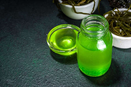 Algae based Oil, Seaweed alternative vegan oil, monounsaturated healthy fat ingredient with Algae Seaweedsの写真素材
