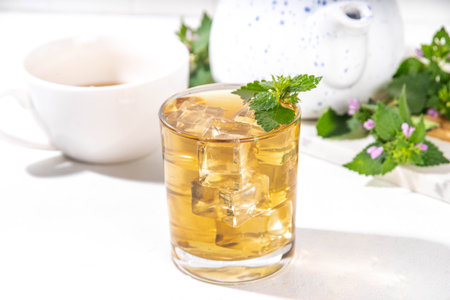 Herbal flower Deaf nettle ice tea, infused aromatic cold drink with dead nettle wildflower and ice cubes, copy spaceの写真素材
