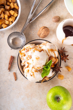 Homemade apple pie ice cream. Bowl of traditional autumn apple pie or strudel gellato, with caramelized apples, sponge cake biscuit crumble, caramel sauce, cinnamon and spicesの写真素材
